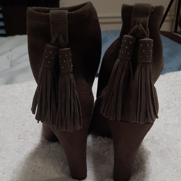 Vince Camuto Heeled Boots - Picture 4 of 8